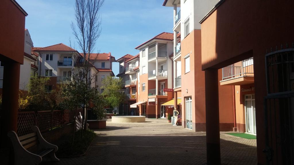 Appartement Baby Apartman à Hajdúszoboszló Extérieur photo