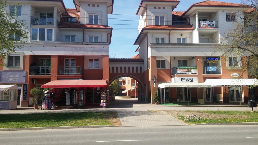 Appartement Baby Apartman à Hajdúszoboszló Extérieur photo