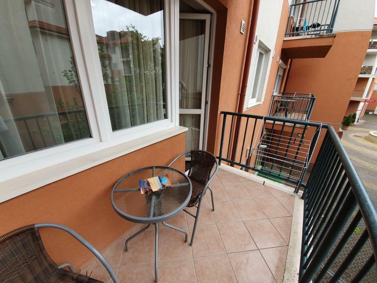 Appartement Baby Apartman à Hajdúszoboszló Extérieur photo