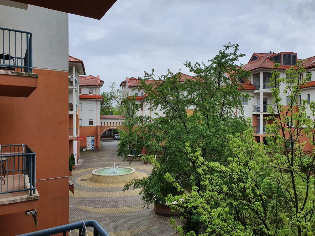 Appartement Baby Apartman à Hajdúszoboszló Extérieur photo